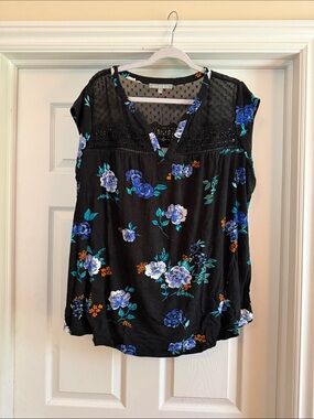 Daniel Rainn Black Floral Lace Yoke Short Sleeve Blouse